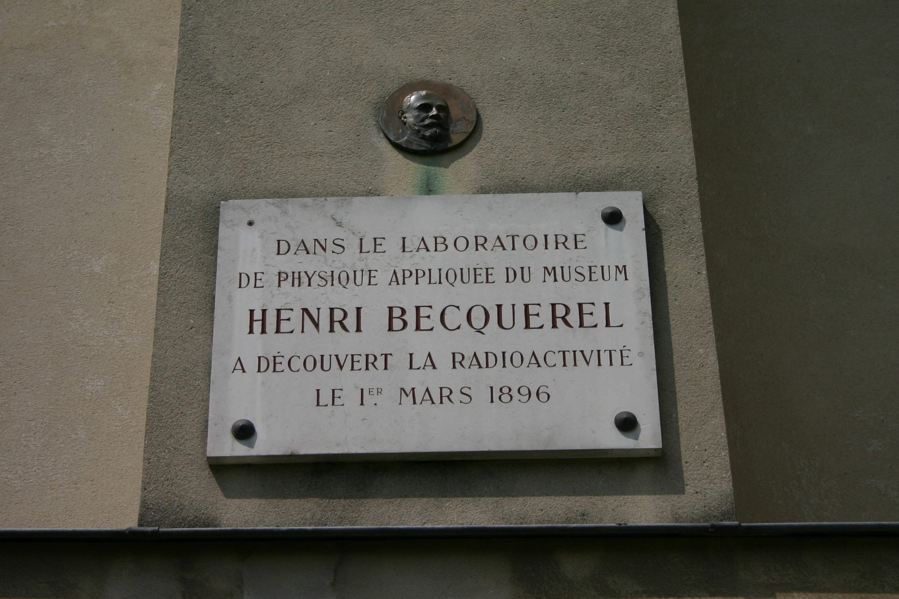 Henri Becquerel's memorial tablet, Jardin des Plantes, Paris (4).JPG
